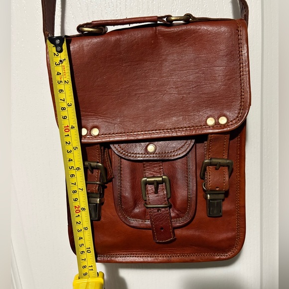 Elegant Brown Leather Satchel - Picture 6 of 13